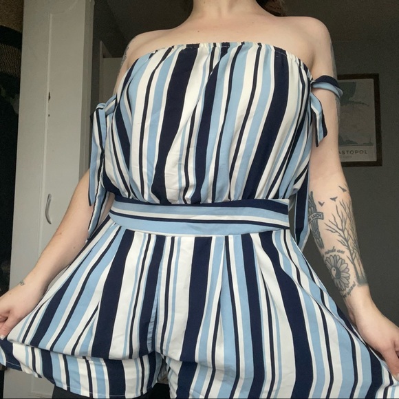 Summer romper / size medium - Picture 2 of 3